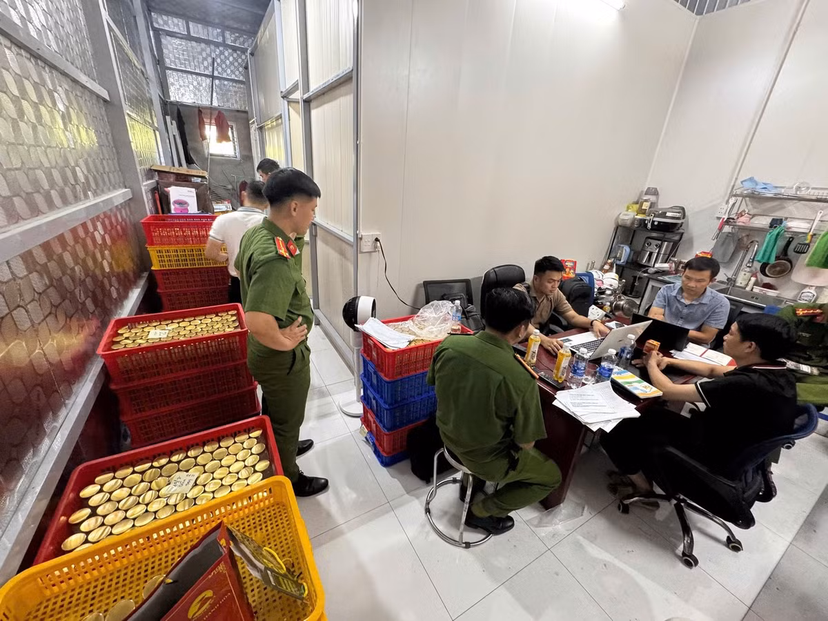 Công an TP Đà Nẵng triệt phá đường dây sản xuất yến giả quy mô lớn. Ảnh CA