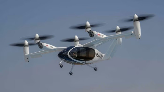 Taxi bay điện eVTOL cất cánh trong chuyến bay thử nghiệm tại Dubai. dubai-1725.jpg