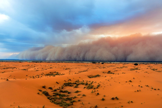 Bụi sa mạc Sahara bay xa, làm giảm sản lượng điện mặt trời tại nhiều nước châu Âu. bui-sahara.jpg