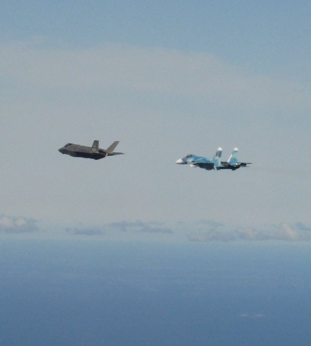 Ngày 13/8, hai tiêm kích tàng hình F-35A của Không quân Ý được lệnh xuất kích khẩn từ Căn cứ Không quân Amari ở Estonia. Mục tiêu của chúng không phải là một buổi huấn luyện thường lệ, mà là thực hiện nhiệm vụ đánh chặn các máy bay Nga xuất hiện gần không phận Baltic - khu vực vốn luôn nhạy cảm về an ninh. 1-anh-xcom.jpg