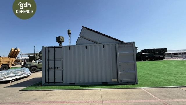 Container phóng tên lửa Kara Atmaca do Roketsan phát triển, trưng bày tại Triển lãm quốc phòng IDEF 2025 ở Istanbul. gwhwigsw0aaoa2l-1200x675.jpg