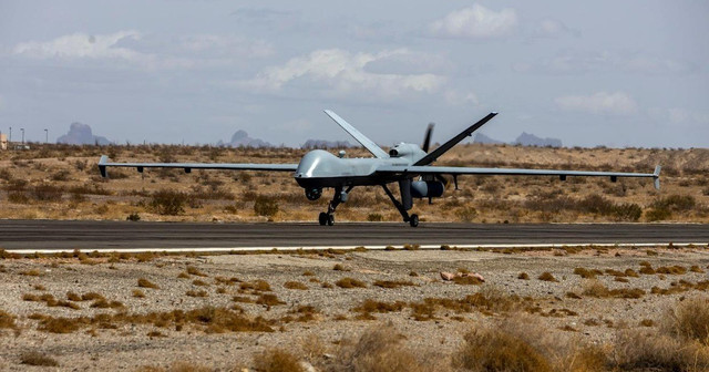 Hồi tháng 5/2020, giới chức Mỹ từng triển khai một chiếc Predator B bay vòng quanh thành phố Minneapolis, bang Minnesota, khi nơi đây xảy ra các cuộc biểu tình sau cái chết của người da màu George Floyd khi anh ta bị các thành viên của Sở Cảnh sát Minneapolis bắt giữ. 7.jpg