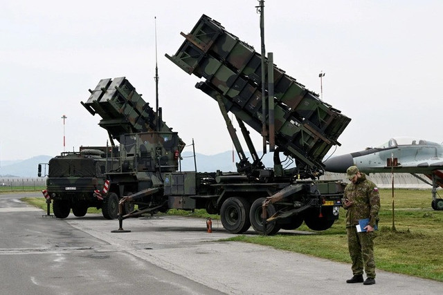 Hệ thống phòng không Patriot giúp Ukraine tăng cường năng lực đánh chặn tên lửa và UAV tại thủ đô Kiev – Ảnh: REUTERS patriot-1713567916689129691458.jpg