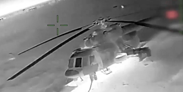 . Trong cuộc xung đột ở Ukraine, Be-12 đã được tái sử dụng để phát hiện và theo dõi các phương tiện không người lái mặt nước - vốn là mối đe dọa lớn đối với Hạm đội Biển Đen. Tuy nhiên, sự khan hiếm nghiêm trọng của loại máy bay này khiến mỗi tổn thất đều có tác động chiến lược. 5-anh-the-war-zone.jpg