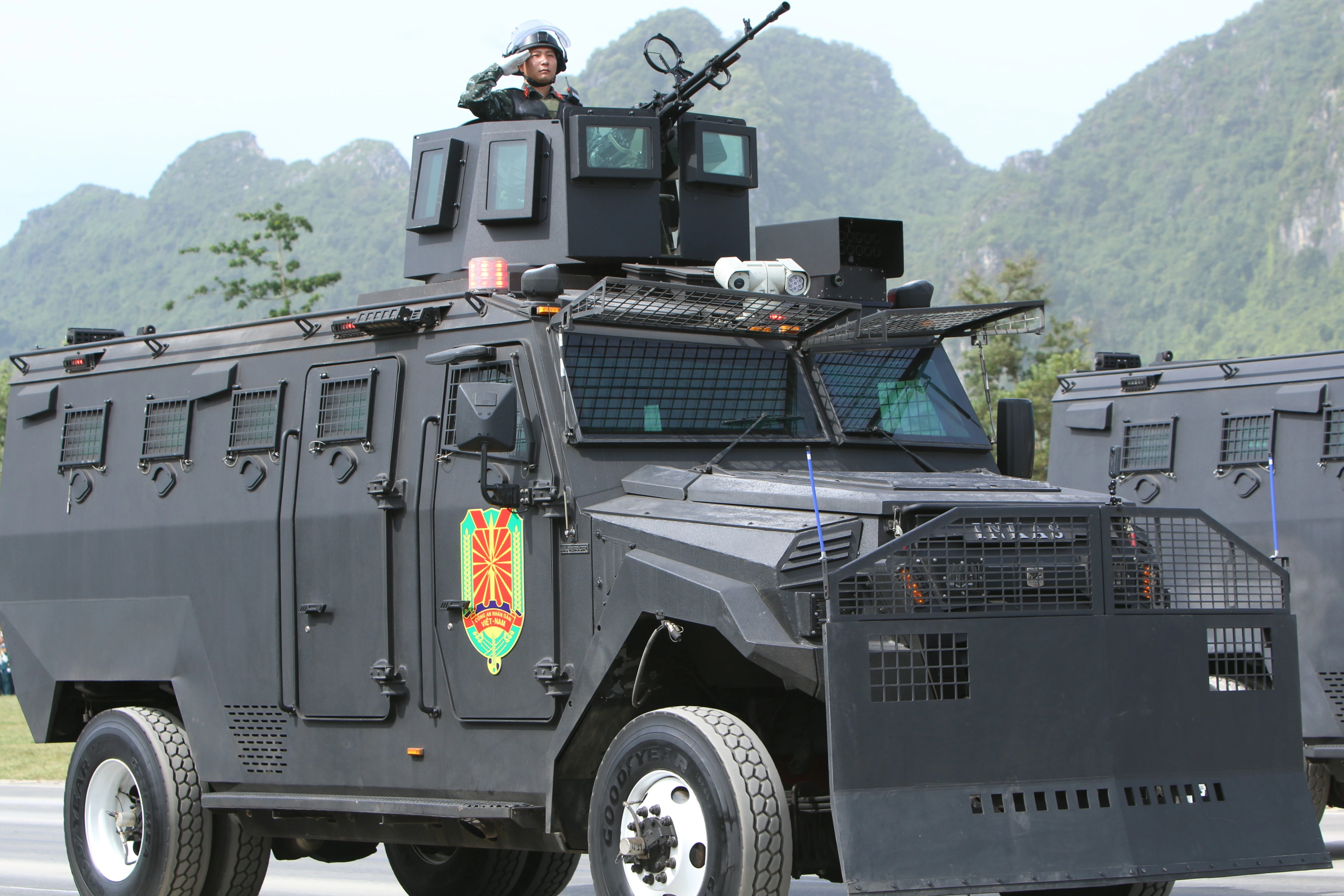 Ngắm dàn xe bọc thép đặc chủng của Công an tại tổng hợp luyện A80 lần hai