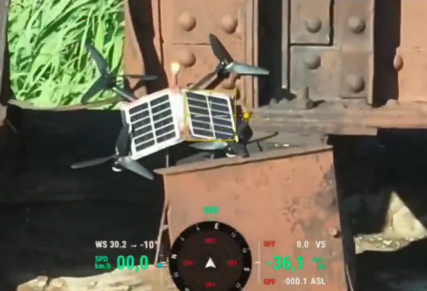 UAV Nga gắn pin năng lượng mặt trời nằm chờ phục kích quân Ukraine