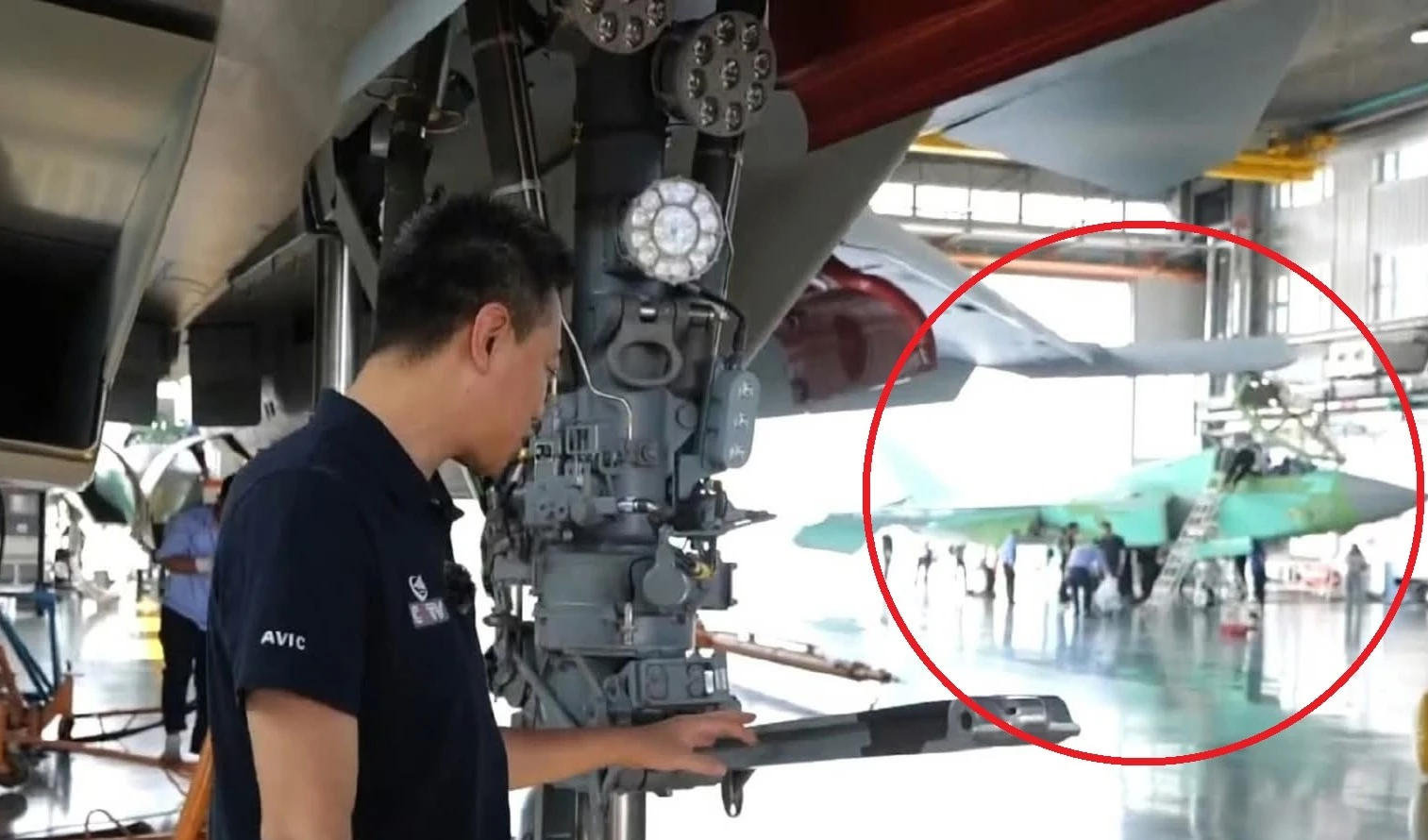 Lộ ảnh dây chuyền lắp ráp tiêm kích J-35A Trung Quốc