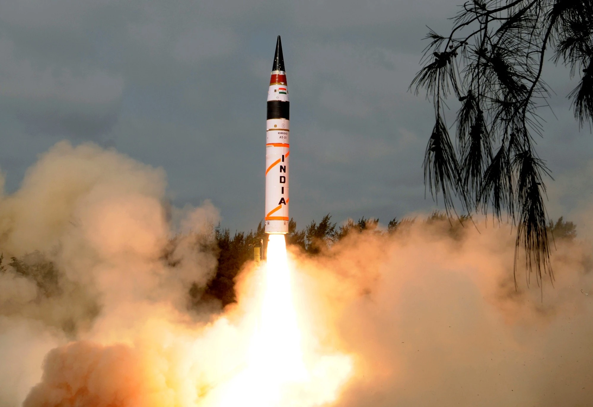 Tại sao Pakistan phản ứng khi Ấn Độ phóng thử tên lửa đạn đạo AGNI-V?