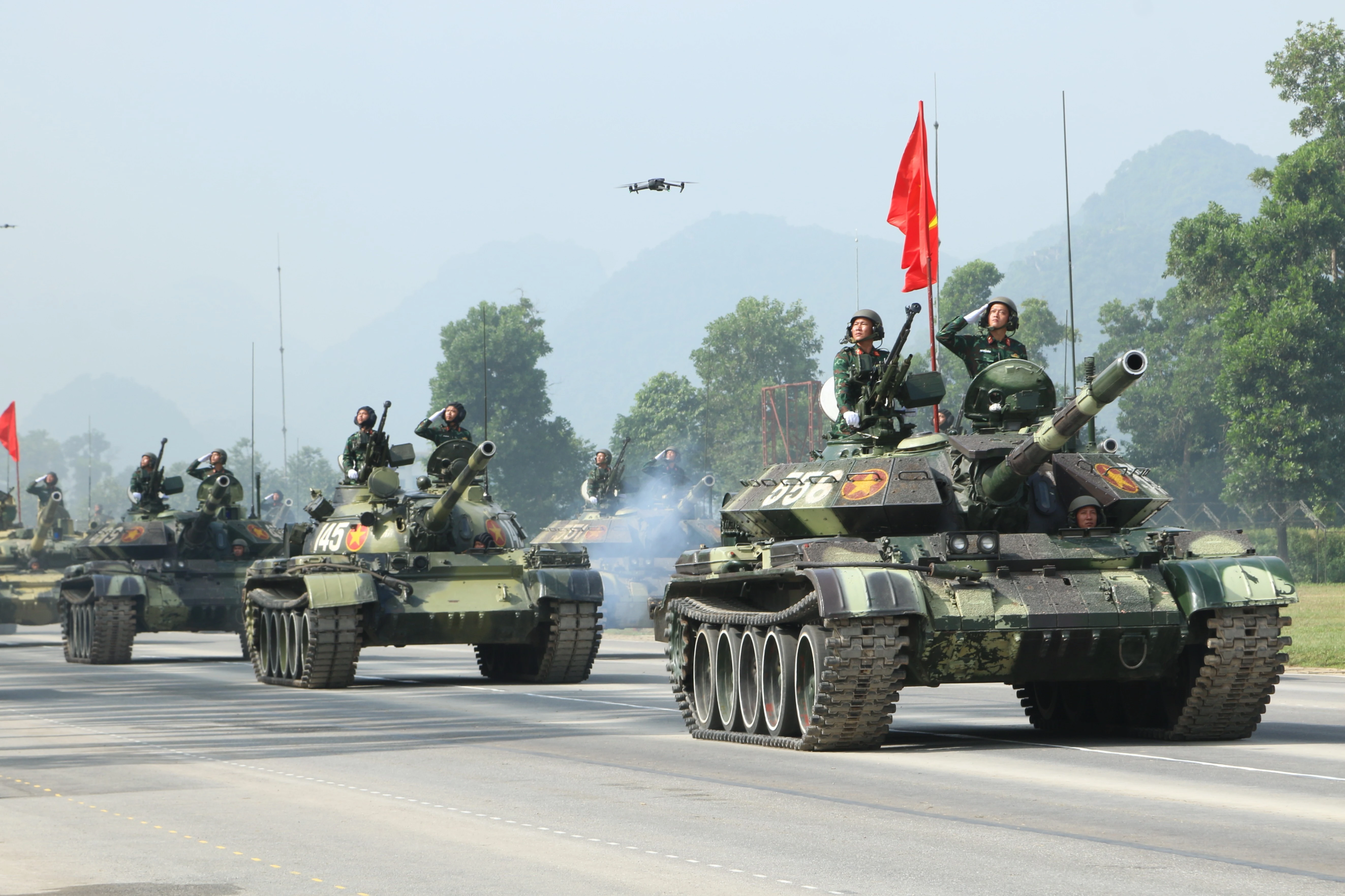 Tận mắt dàn khí tài hiện đại của Quân đội tham gia tổng hợp luyện diễu binh Quốc khánh 2/9
