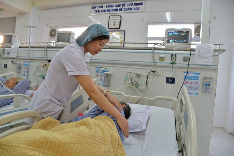 Chăm sóc người bệnh tại bệnh viện Nội tiết TƯ - Ảnh BVCC nhiem-khuan-huyet.jpg