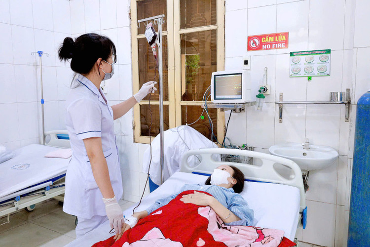 Nhờ nguồn máu quý giá, các bác sĩ đã kịp thời truyền máu, giúp bệnh nhân qua cơn nguy kịch - Ảnh BVCC 3-bs.jpg