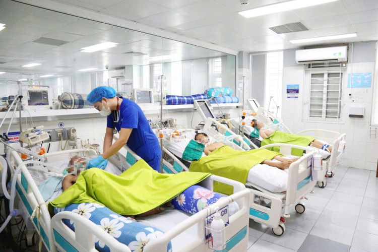 Ba trường hợp người bệnh bị uốn ván nặng đang điều trị tại Khoa Hồi sức tích cực – Chống độc - Ảnh BVCC uon-van-1.jpg
