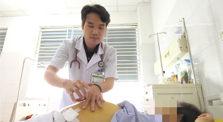 Bệnh nhân viêm gan B nhập viện trong tình trạng muộn - Ảnh BVCC viem-gan-b4.jpg