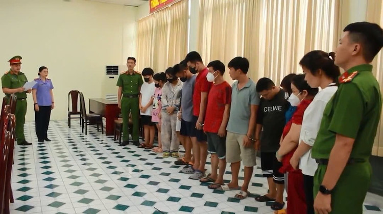 Một đường dây buôn bán trẻ em mới được triệt phá - Ảnh CA mua-ban-nguoi01-1725.jpg