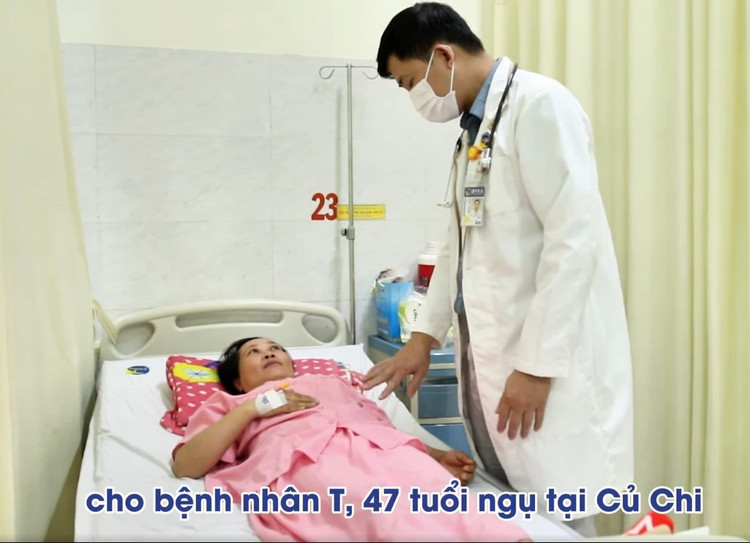 Thăm khám cho bệnh nhân - Ảnh BVCC nut-mach2.jpg