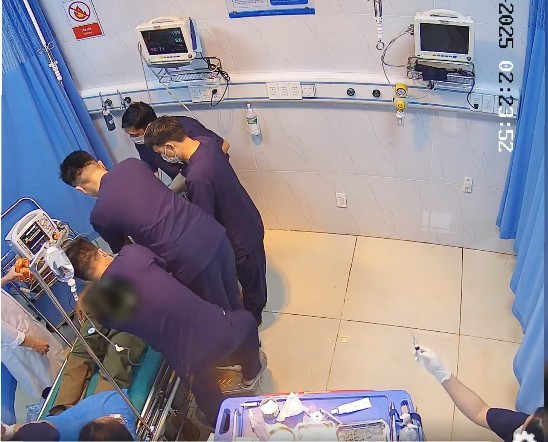 Hồi sức tim cho bệnh nhân ngay khi nhập viện - Ảnh BVCC ngung-tim-nh.jpg