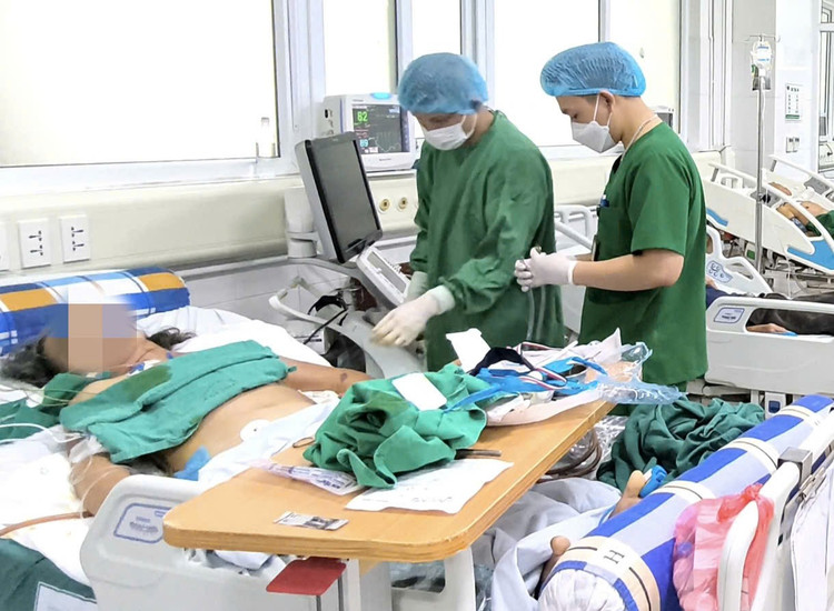 Bệnh nhân nguy kịch, tiên lượng tử vong cao - Ảnh BVCC hoai-tu-tiem-3.jpg