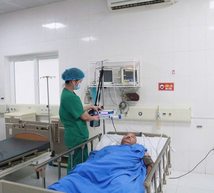 Người bệnh đã được cứu sống từ lằn ranh sinh tử. sinh-tu-2.jpg