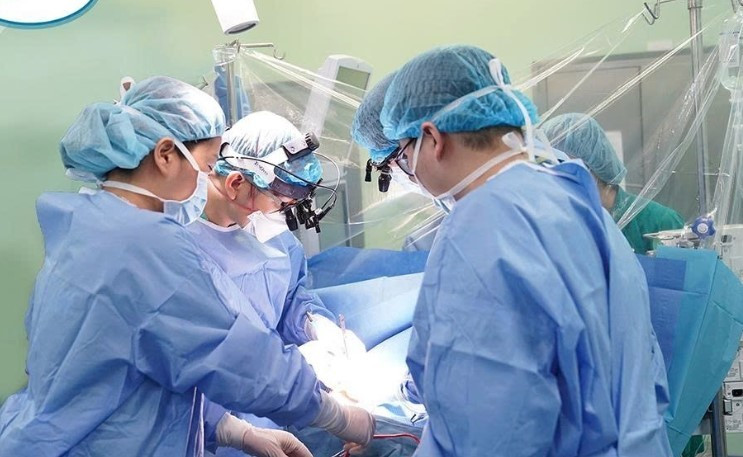 Ca phẫu thuật căng thẳng kéo dài 6 giờ với nhiều kỹ thuật phức tạp - Ảnh BVCC tu-chan-4.jpg