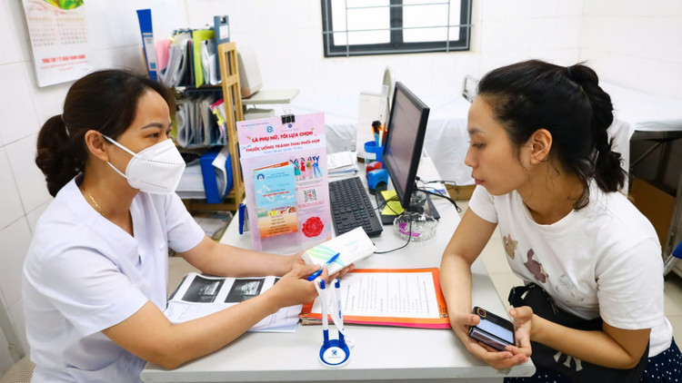 Tư vấn cho phụ phụ nữ về vấn đề sinh sản. dan-so.jpg