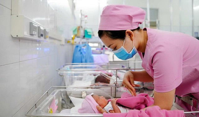 Chính sách khuyến khích, khen thưởng, hỗ trợ kiểm soát tình trạng mất cân bằng giới tính khi sinh - Ảnh minh họa nguồn Internet muc-sinh.jpg