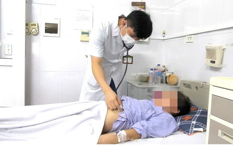 Thăm khám cho bệnh nhân - Ảnh BVCC 3-loai-2.jpg