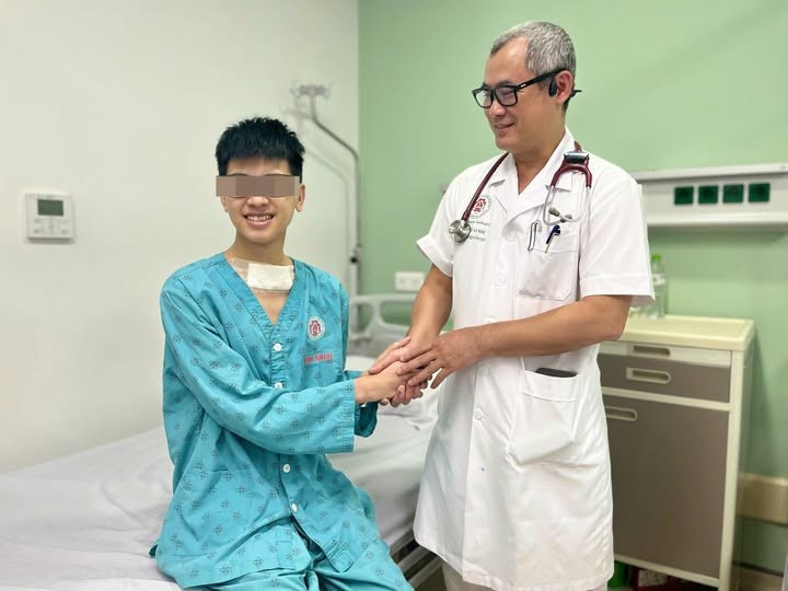 P. hạnh phúc, xúc động khi được nghe thấy giọng nói của mình sau gần 1 năm - Ảnh BVCC giong-noi.jpg