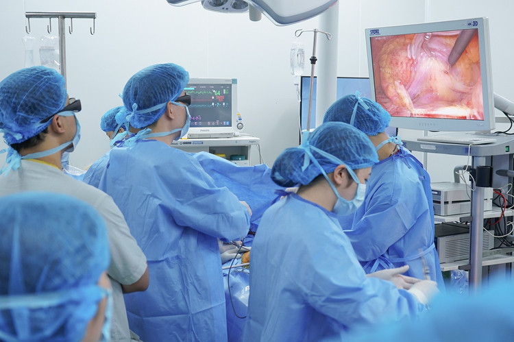 Nội soi công nghệ 3D phẫu thuật tim cho người bệnh - Ảnh BVCC ca-mo.jpg
