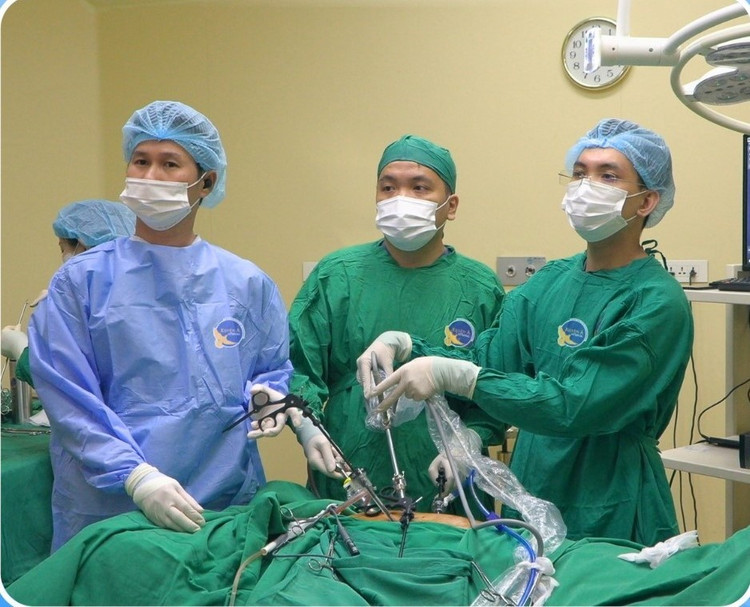 Ca phẫu thuật cho bệnh nhân - Ảnh BVCC khoi-thoat-vi-cpc-4.jpg