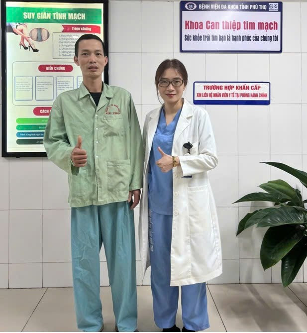 ThS.BS Nguyễn Thị Cẩm Bình và người bệnh sau khi được can thiệp điều trị suy giãn tĩnh mạch chi dưới. suy-gian-2.jpg