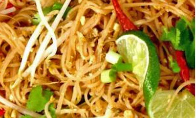 Món bún xào kiểu Thái hợp với ngày mát trời