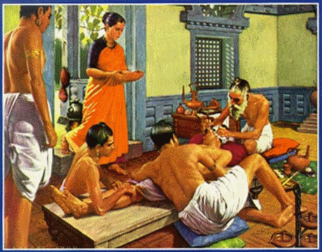 Pháp y Chanakya 's Arthashãstra có bản mô tả chi tiết việc khám nghiệm tử thi, còn thầy lang Bhoja Prabandha lại mô tả ca phẫu thuật não, thực hiện thành công vào năm 927 sau Công nguyên bởi 2 nhà phẫu thuật cho vị vua Bhoja. Việc sử dụng thuốc mê là phổ biến trong y học cổ đại Ấn Độ. Các kiến thức chi tiết về giải phẫu, phôi, tiêu hóa, hóa sinh, sinh lý, nguyên chứng, di truyền học và miễn dịch cũng được đề cập đến trong nhiều văn bản cổ đại Ấn Độ.