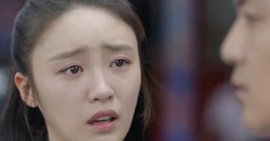 Nhận diện phụ nữ thích làm em gái "trà xanh" qua 4 tướng mặt không chính chuyên