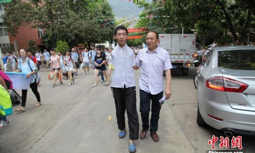 Chân dung chàng trai không tay thi đỗ đại học Trung Quốc