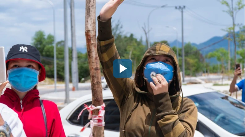 Video: Hết cách ly, gia đình ở Đà Nẵng quay lại tiếp tế cho cả xóm