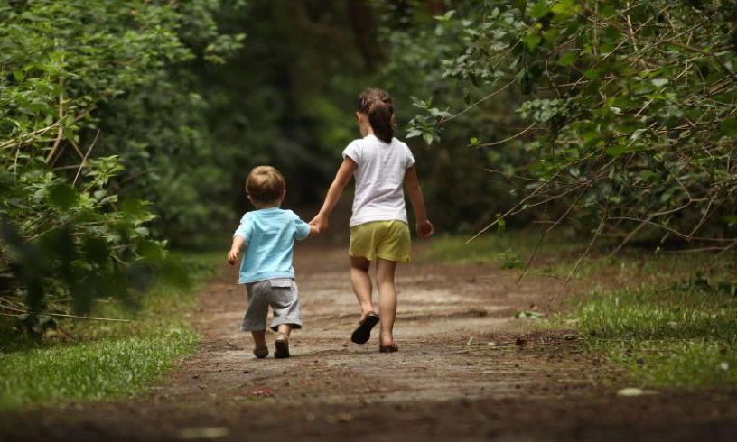 Mẹo nhỏ giúp trẻ không xấu tính khi có thêm em bé