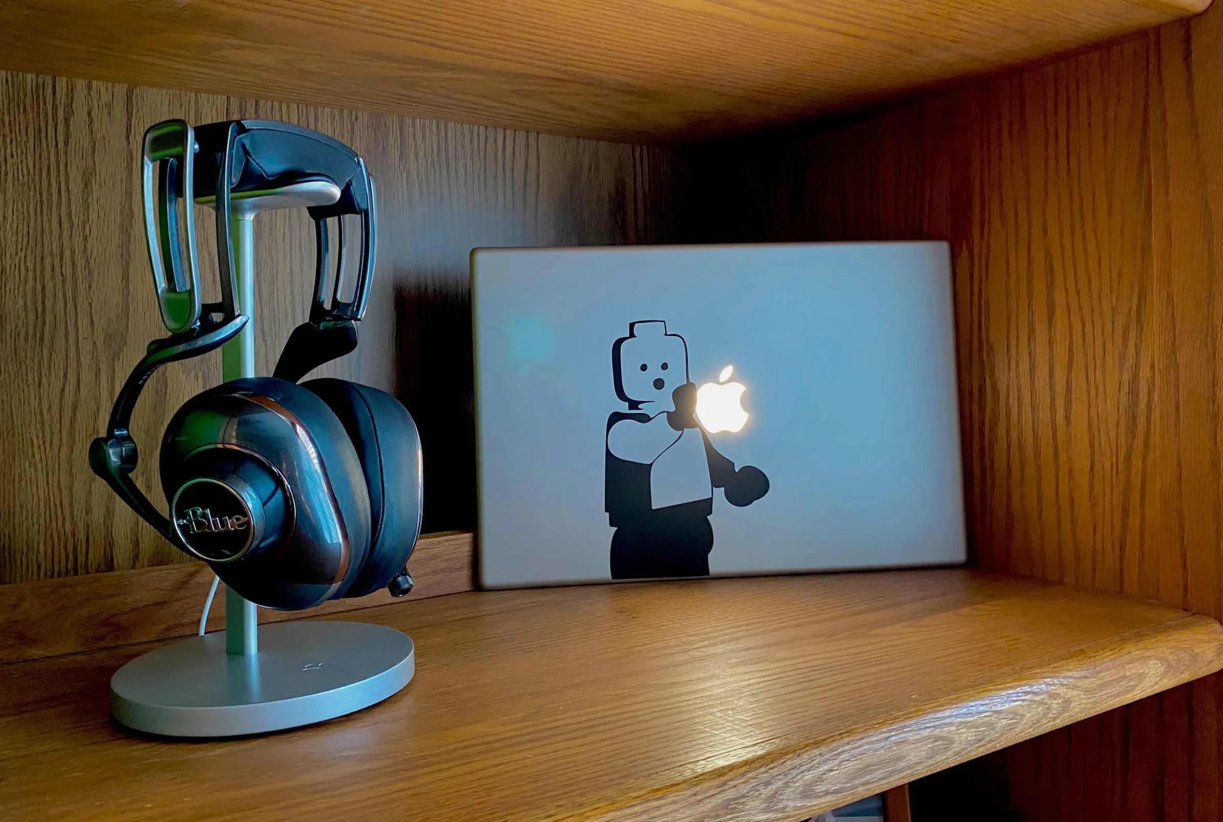 Lộ lý do Apple loại bỏ logo phát sáng