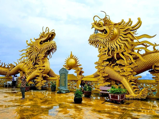 Chùa nào ở Bình Dương có 2 đôi rồng vàng khổng lồ? 