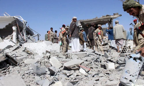 Ả Rập Saudi ném bom ác liệt, Yemen đổ nát