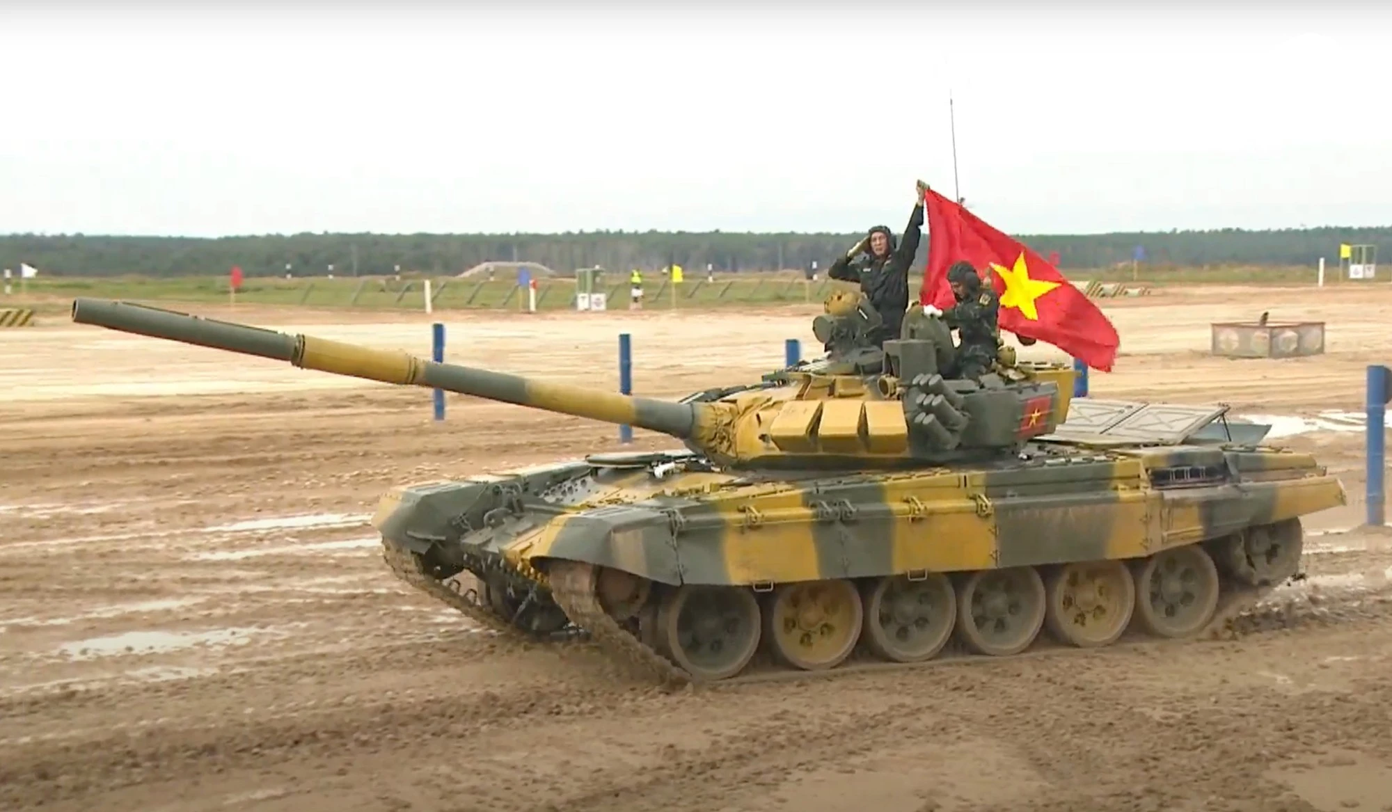 Video: Xe tăng Việt Nam chạy 68 km/h, lọt vào bán kết