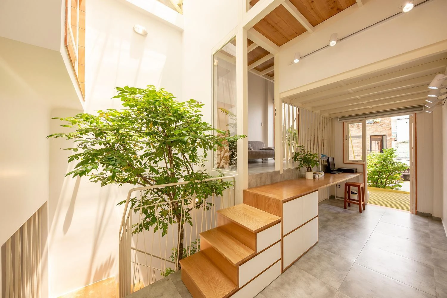 Thiết kế sáng tạo của nhà mái kép trên ô đất nhỏ hẹp