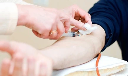 Bạn cần xét nghiệm máu tìm bệnh gì sau tuổi 30?