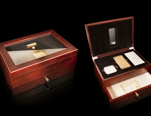 iPhone 5S bọc vàng "hét" giá 93 triệu đồng