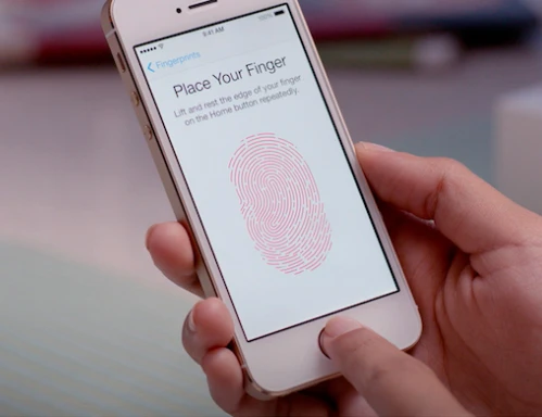 Điểm tin: iPhone 5C vừa ra mắt đã... "báo hại" Apple