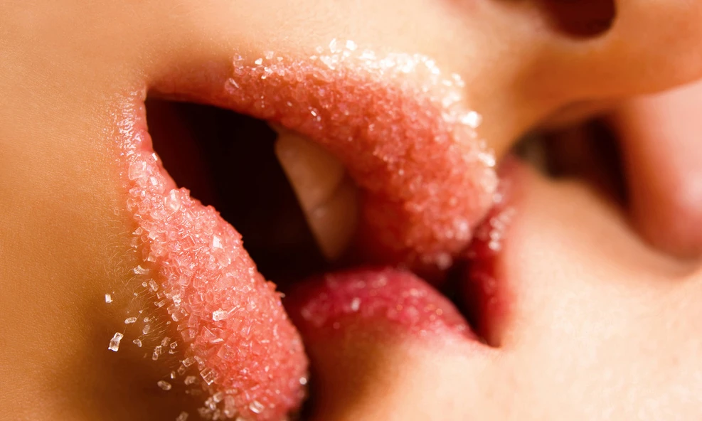 Những thảm họa sức khỏe bắt nguồn từ nụ hôn kiểu Pháp