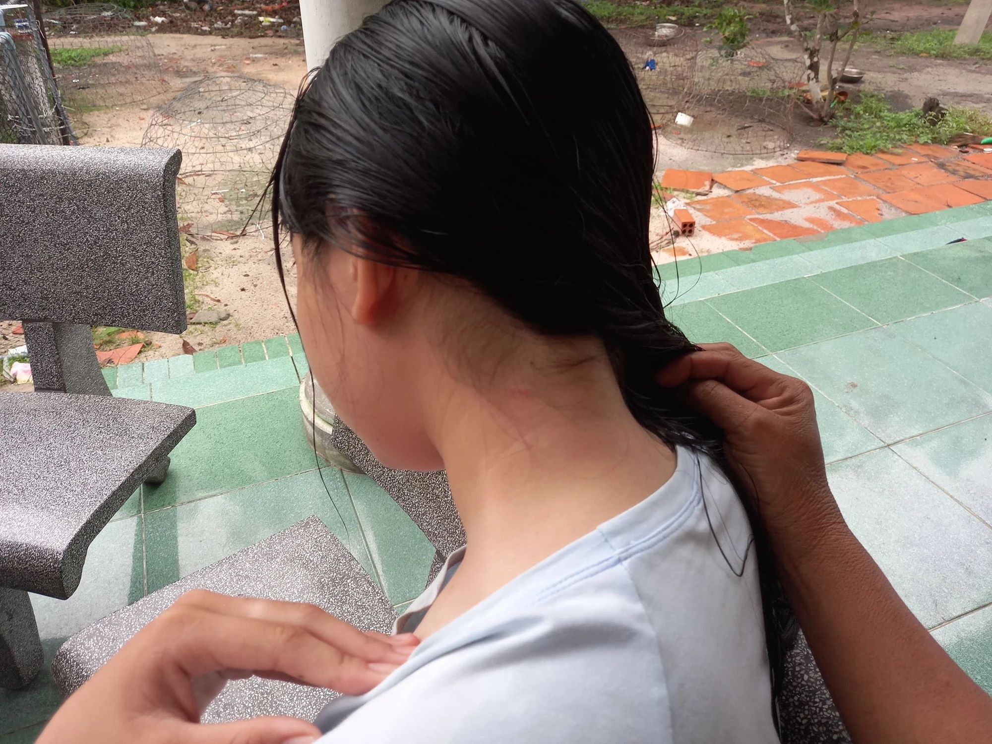 Tin nóng ngày 12/8: Thiếu nữ 17 tuổi bị đánh, lột đồ tung lên mạng