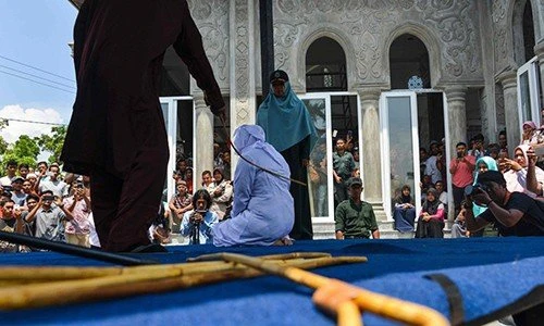 Những điều luật lạ lùng có 1-0-2 trên thế giới