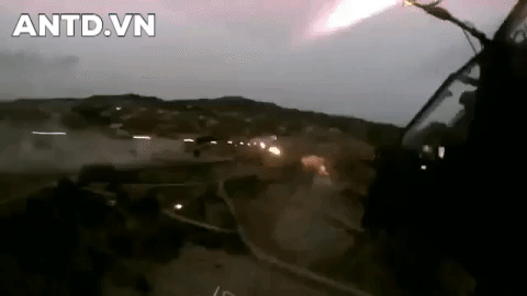 Buồng lái của T-129 được thiết kế với 2 chỗ ngồi (phi công và sĩ quan điều khiển vũ khí – hoa tiêu).