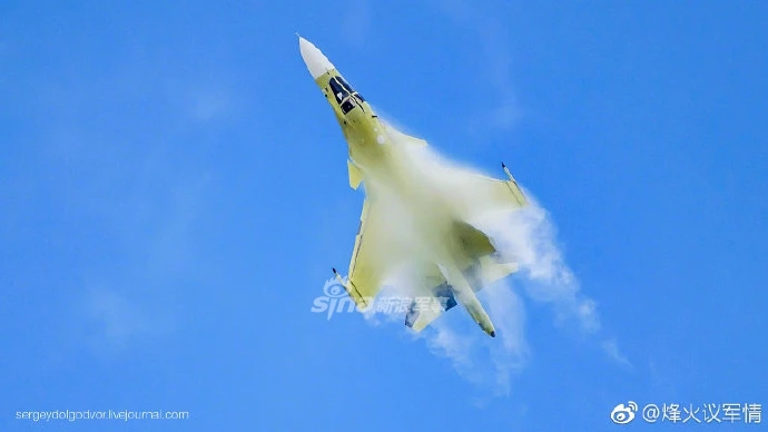 Cận cảnh Su-34 “trần truồng” bay thử khi vừa ra khỏi nhà máy