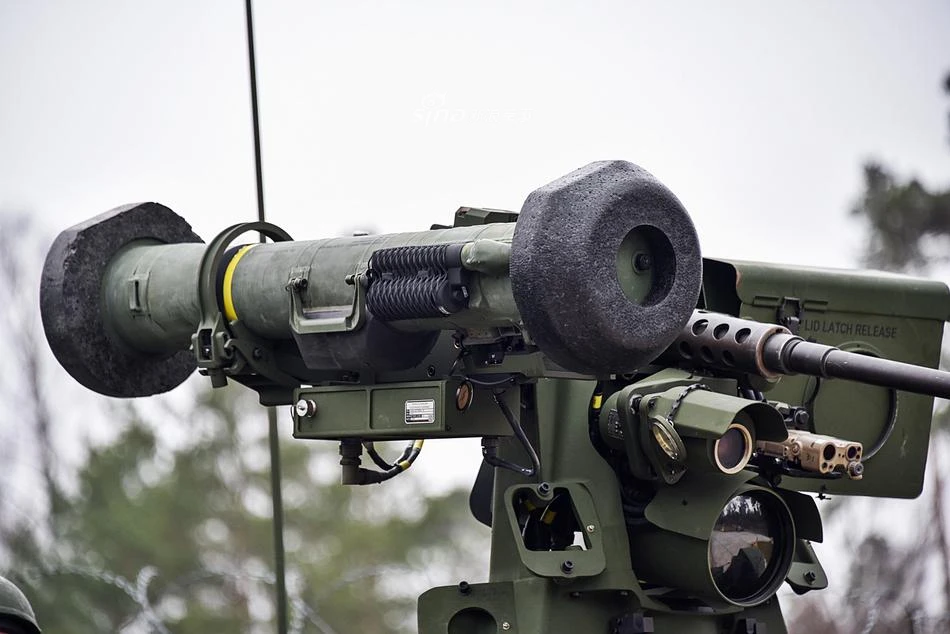 Mỹ trang bị tên lửa Javelin cho Stryker để đối đầu với T-72 Nga?